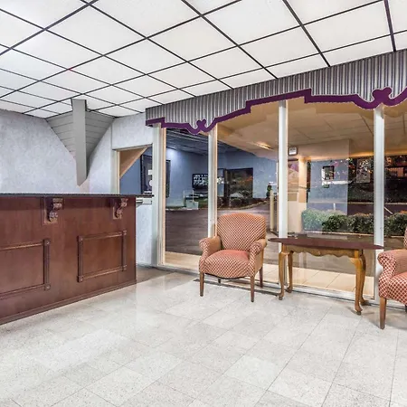 Howard Johnson By Wyndham Athens-3