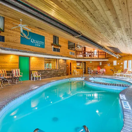 Quality Inn Saint Ignace I-75-3
