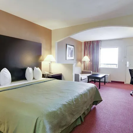 Quality Inn & Suites Clarksville-2