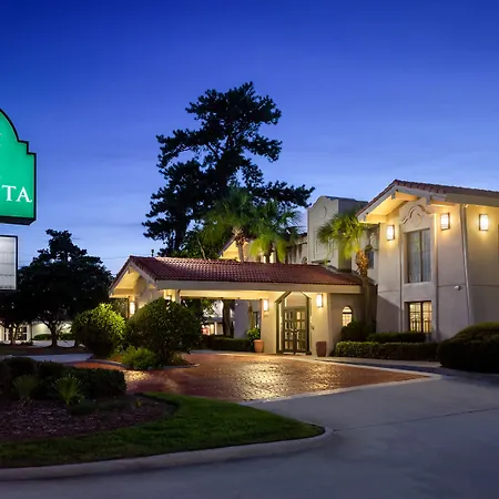 La Quinta Inn By Wyndham Savannah Midtown-3