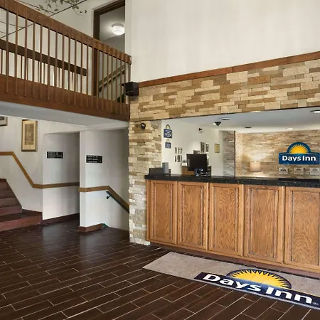 Ramada By Wyndham Pittsburgh/New Stanton-2