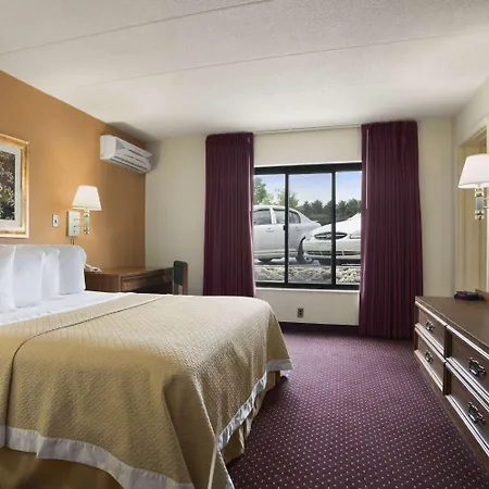 Ramada By Wyndham Pittsburgh/New Stanton-3