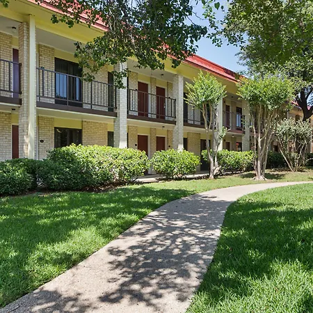 Red Roof Inn Plus+ Dallas - Addison-3