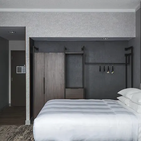 Courtyard By Marriott Chicago At Medical District-Uic-2