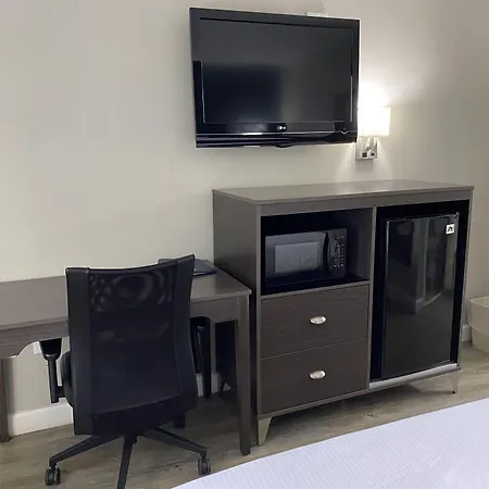 Baymont By Wyndham Wilmington-3