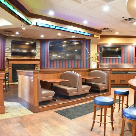 Ramada By Wyndham Sioux Falls Airport - Waterpark Resort & Event Center-2