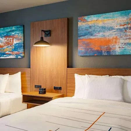 La Quinta Inn & Suites By Wyndham Springfield-2