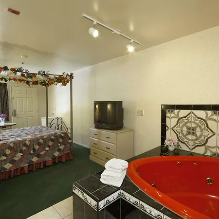 Days Inn By Wyndham Riverside Tyler Mall-2