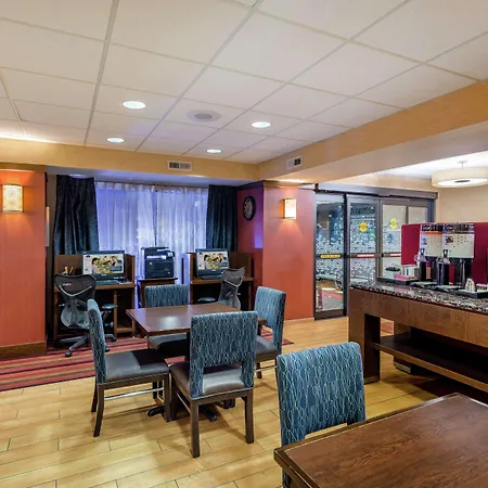 Hampton Inn Milwaukee Airport-2