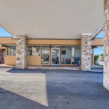 Americas Best Value Inn Uvalde-2