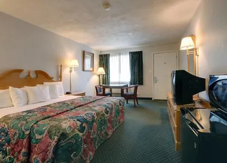 Americas Best Value Inn Uvalde-3