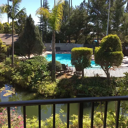 Ramada By Wyndham Santa Barbara-3