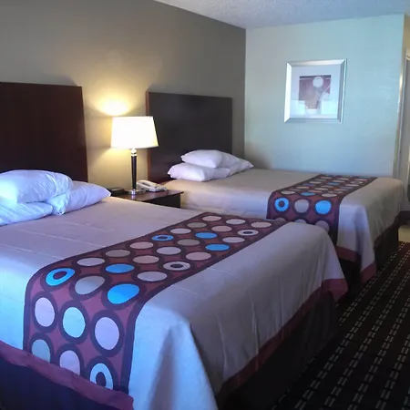 Super 8 By Wyndham Kerrville Tx-3