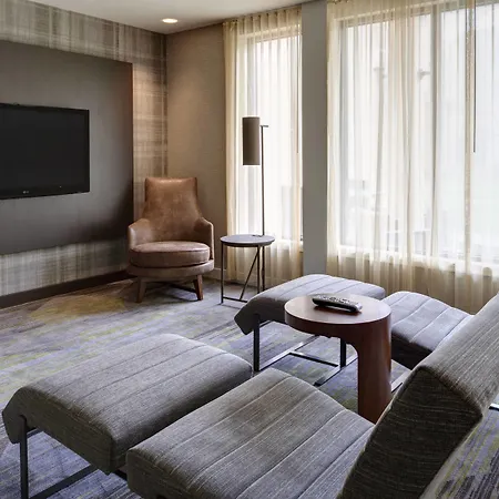 Courtyard By Marriott Indianapolis Airport-3
