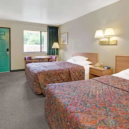 Days Inn By Wyndham Espanola-3