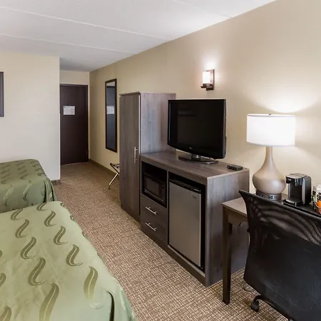Quality Inn & Suites Plattsburgh-3