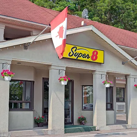 Super 8 By Wyndham Niagara Falls North-3