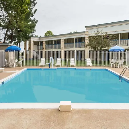 Days Inn By Wyndham Fredericksburg North-2