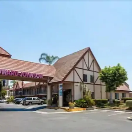 Howard Johnson By Wyndham Norco-3