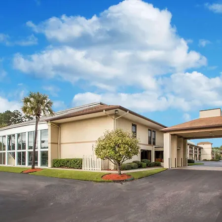 Quality Inn & Suites Ridgeland-2