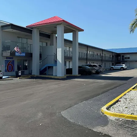 Motel 6 Englewood, Fl-3