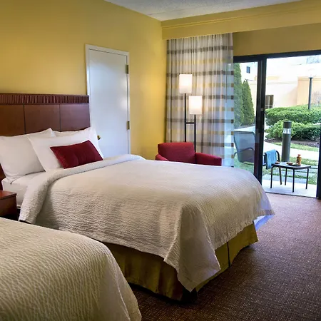 Courtyard By Marriott Norwalk-2