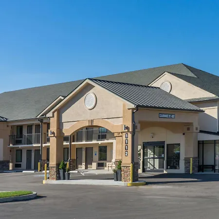 Baymont By Wyndham Clarksville-3
