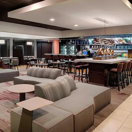 Courtyard By Marriott Savannah Midtown-3