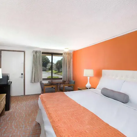 Howard Johnson By Wyndham Wilmington-2
