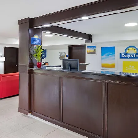 Days Inn By Wyndham Pensacola I-10-2