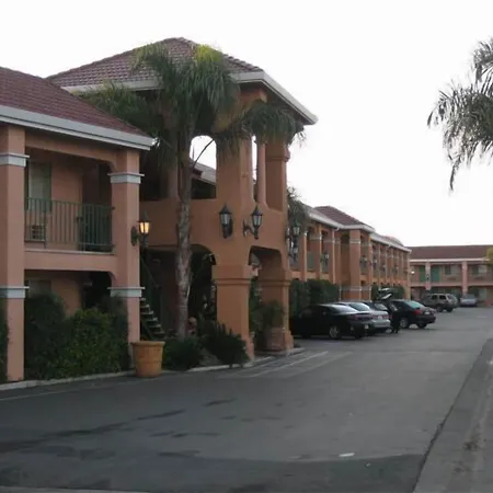 Merced Inn & Suites-3