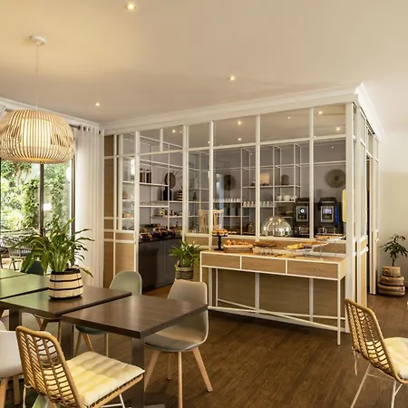 Hotel Paris Louis Blanc-2