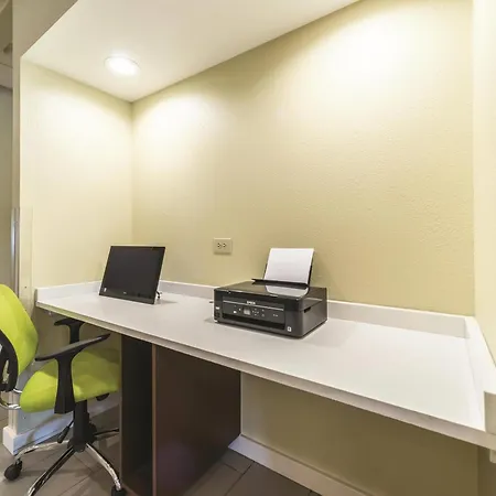 La Quinta By Wyndham Collinsville - St. Louis-3