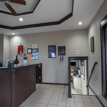 Super 8 By Wyndham Miles City-3