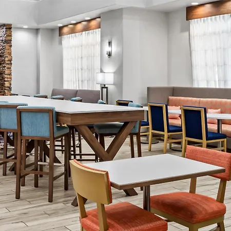 Hampton Inn & Suites Farmington-3