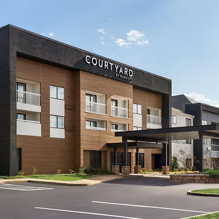 Courtyard Tupelo-3