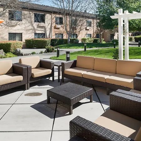 Courtyard By Marriott Vacaville-3