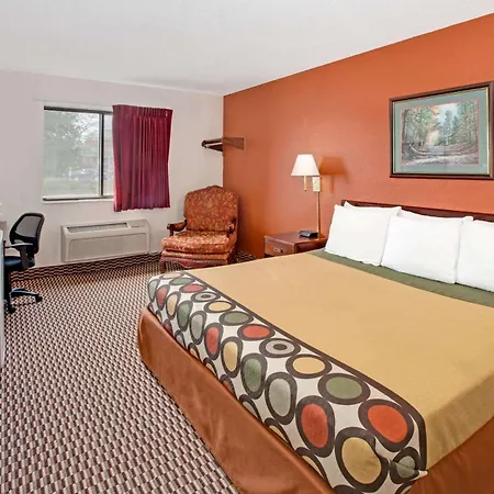 Super 8 By Wyndham Crystal Lake-2