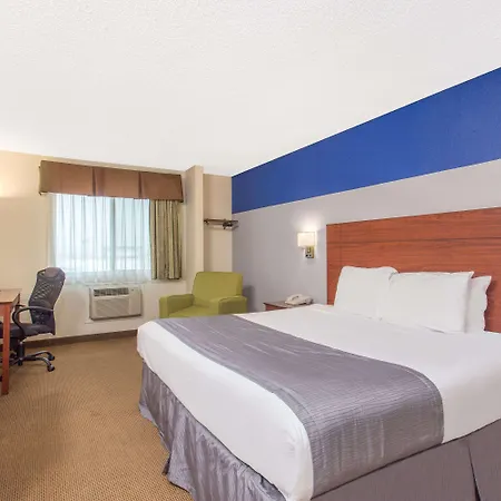 Baymont By Wyndham Dubuque-2