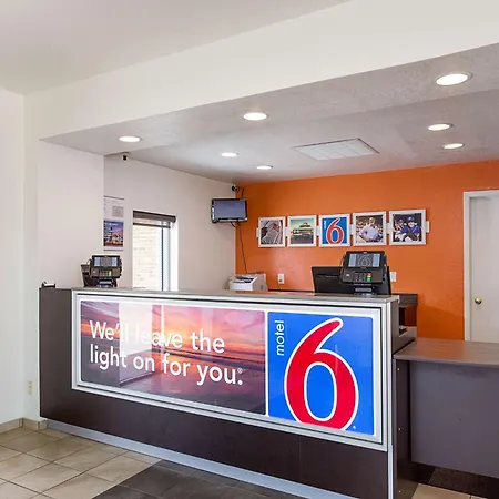 Motel 6 Baton Rouge Southeast-2
