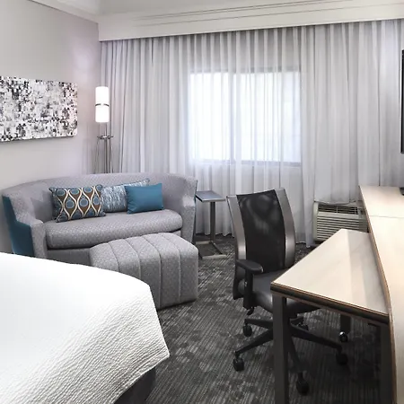 Courtyard By Marriott Pensacola-3
