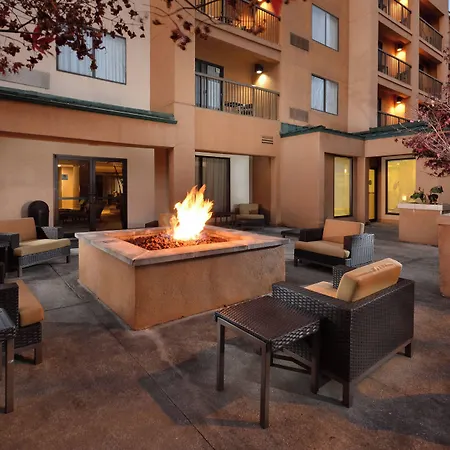 Courtyard Beckley-3