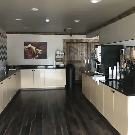 Clubhouse Inn-2