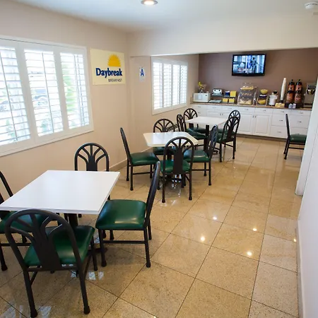 Days Inn By Wyndham Oceanside-2