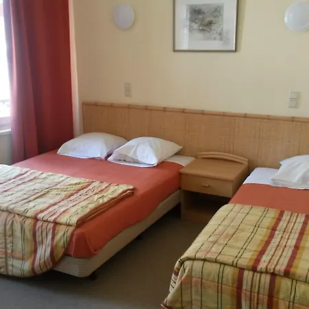 Hotel Queen Mary-2