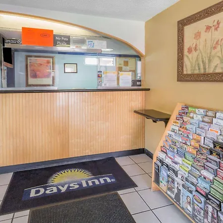 Days Inn By Wyndham In San Bernardino-3