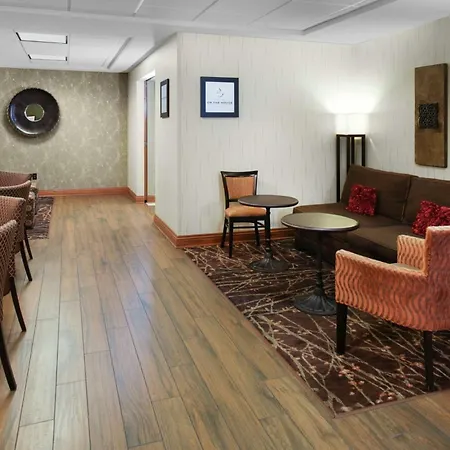 Hampton Inn Portage-3
