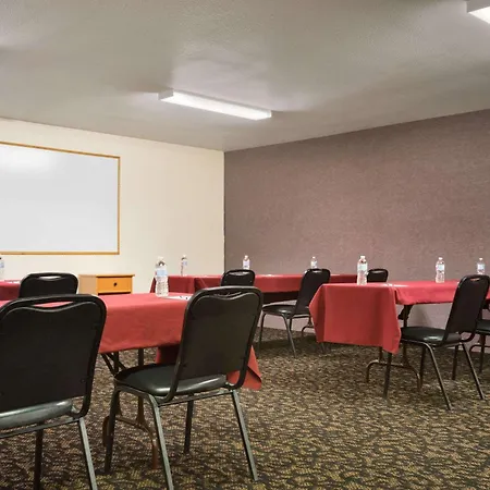 Travelodge By Wyndham Cheyenne-3