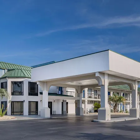Days Inn & Suites By Wyndham Savannah Midtown-2