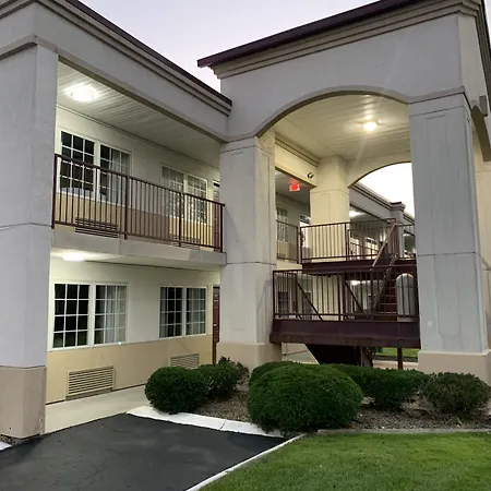 Days Inn By Wyndham Austintown-3